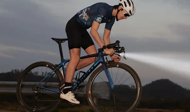 Komputer rowerowy + lampka IGPSPORT IGS630S + VS800
