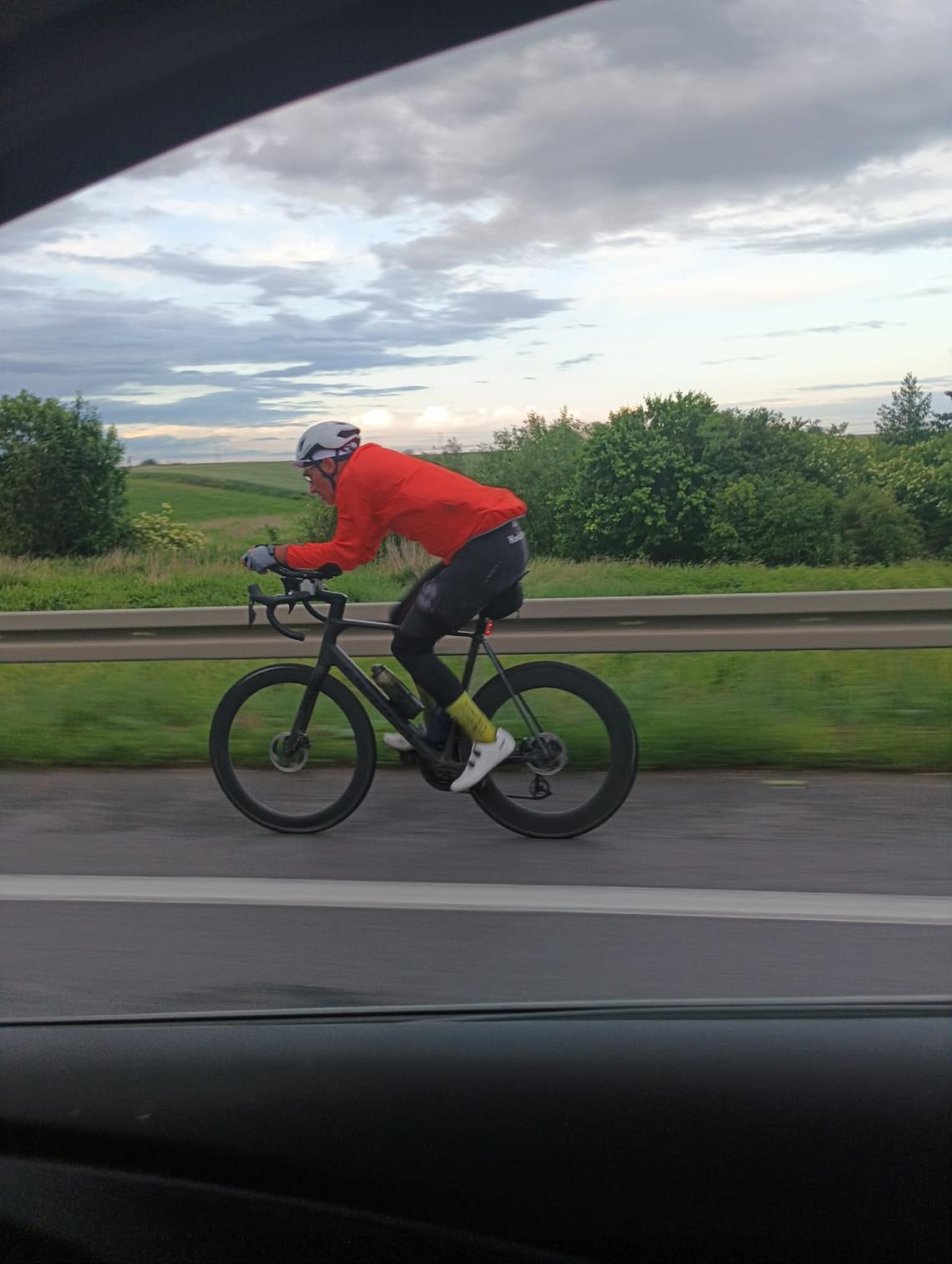 Ultrakolarz Jacek Kwiatkowski na rowerze szosowym Orbea M30i