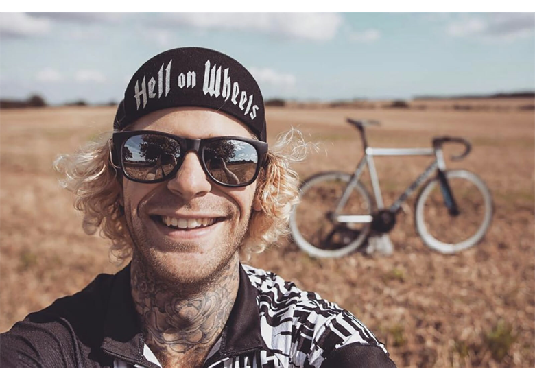 Czapka kolarska z daszkiem BELLO Hell on Wheels